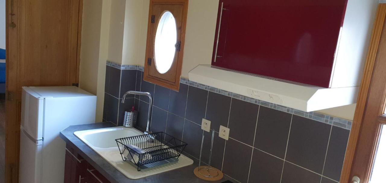 Apartment Studio Tres Spacieux Avec Cour, En Plein Coeur De ! *