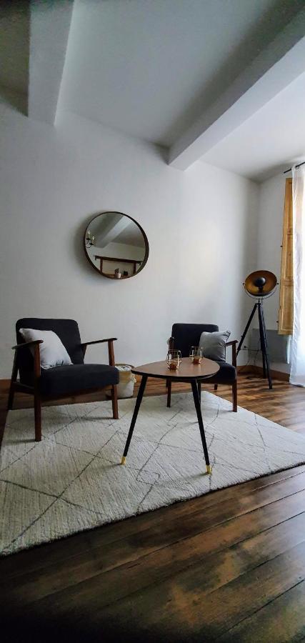 Studio Tres Spacieux Avec Cour, En Plein Coeur De !